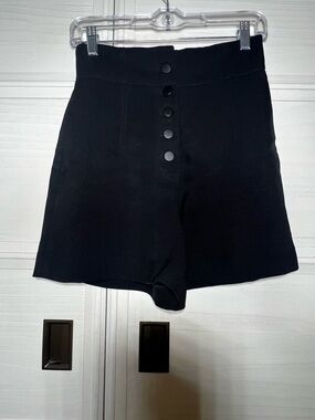 Wilfred Le Fou Highwaisted Black Women’s shorts Sz 2